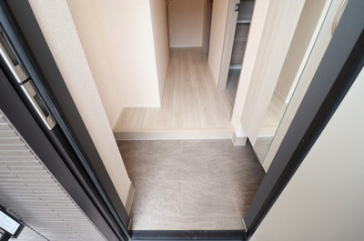 【玄関】 | ムーンリバー B棟 | 玄関 シューズクロークあり