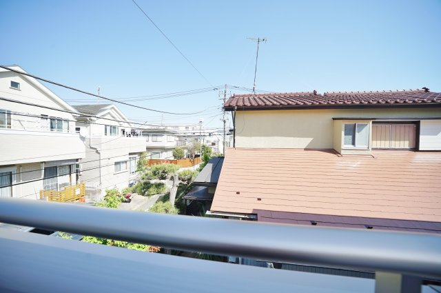 【駅近じゃないとダメですか？】バス便だから叶う、この広さと静けさ。17帖LDKのゆとりある暮らし★仲介手数料無料★の展望|周囲に高い建物が少なく、開放感のある眺望が広がります。空を近くに感じられる気持ちの良いロケーションです。