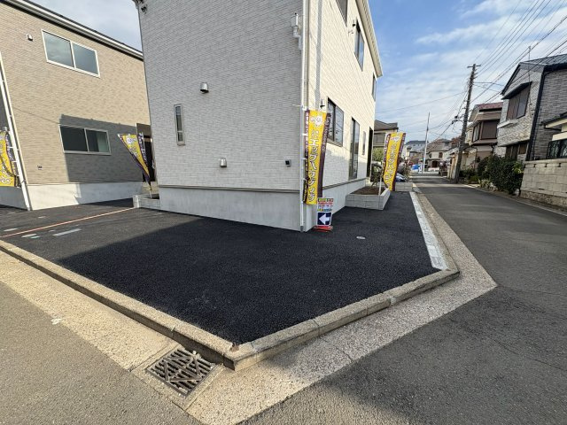 瀬谷区橋戸3丁目【3LDK+駐車2台可/瀬谷駅徒歩17分/約17.5帖のLDK】全2棟の駐車場