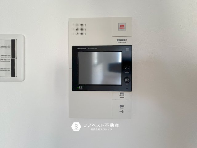 ローレルコート吉田本町の防犯設備|TVモニター付きインターホンなので事前に訪問者を確認できるのは安心ですね◎