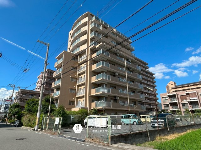 ローレルコート吉田本町の外観|ブラウン基調の落ち着いたカラーの外観です！
閑静な住宅地にございます。