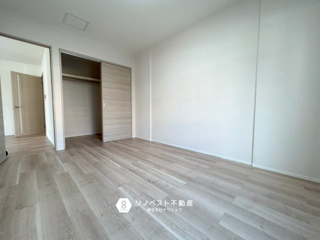 ローレルコート吉田本町の洋室|各洋室にクローゼットがあるのでスッキリとしたお部屋造りができますね！