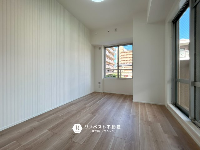 ローレルコート吉田本町の洋室|各洋室にクローゼットがあるのでスッキリとしたお部屋造りができますね！