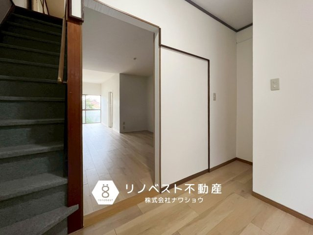 東大阪市東石切町6丁目中古戸建の玄関|シューズボックス付きの玄関です！