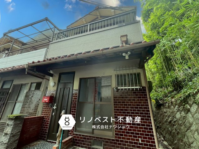 東大阪市東石切町6丁目中古戸建の外観|自然を感じられる山手に立地しますが、石切駅まで徒歩約7分で交通アクセスも良好です！