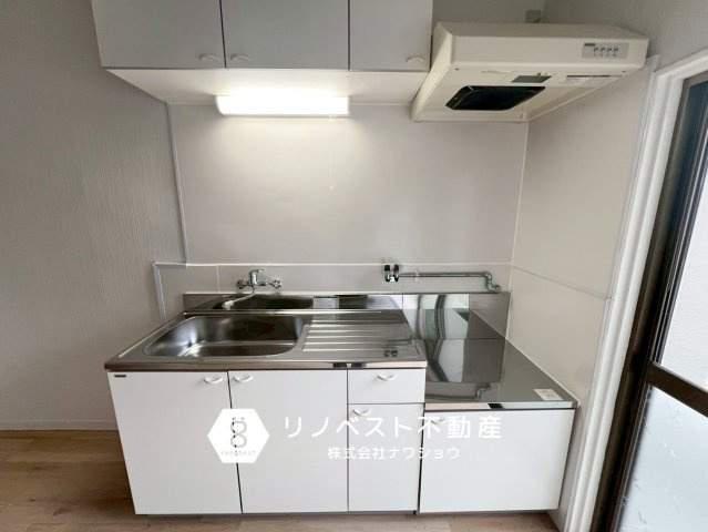 東大阪市東石切町6丁目中古戸建の洗面所|シンプルでお洒落な洗面空間です♪
収納棚を置けそうなスペースも確保されています◎