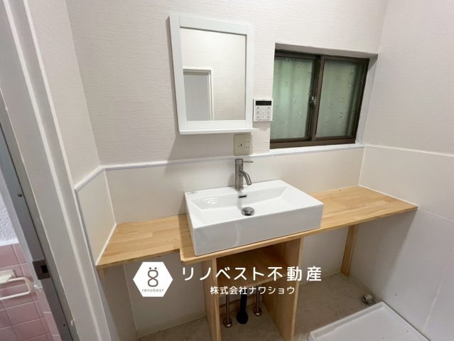 東大阪市東石切町6丁目中古戸建のランドリースペース|もちろん室内に洗濯パンも完備！