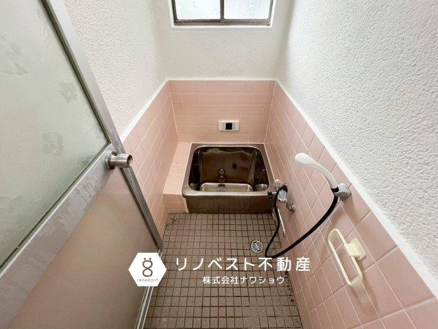 東大阪市東石切町6丁目中古戸建のトイレ|コンパクトですが、清潔感溢れるトイレで誰もが快適にご使用できます◎