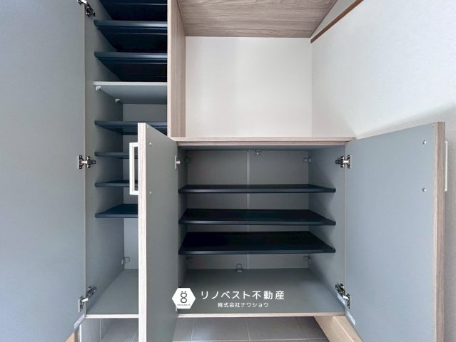 東大阪市吉田下島の収納|鍵やアクセサリーなど置くスペースもあるシューズボックスです◎傘なども収納可能◎