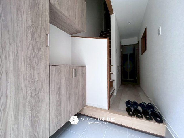東大阪市吉田下島の玄関|大容量のシューズボックスで家族が多い方でも、綺麗に収納できそうです♪