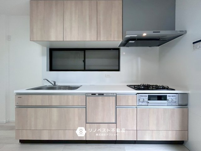 東大阪市吉田下島のキッチン|作業スペースもシンクも広くお料理がしやすいキッチンです！食洗器付で片付けの時短に◎