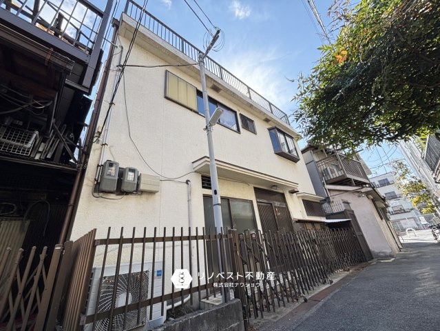 足代1丁目の前面道路含む現地写真|近くには商店街もあり、生活環境が整った立地です♪