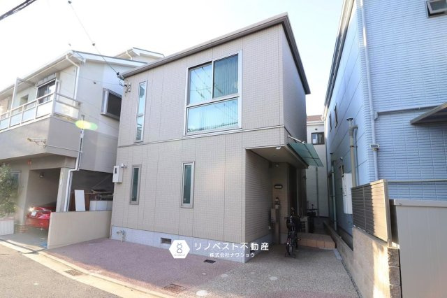 東大阪市岸田堂南町の外観|２台分の駐車スペースがございます。