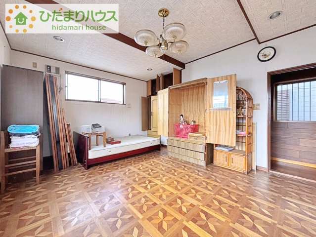【寝室】 | 取手市双葉2丁目　中古戸建 | 広めの主寝室は、ベッドの他にもパソコンデスクやドレッサーなども置けちゃいます(*^-^*)