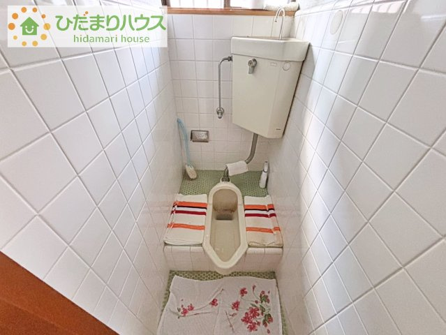 【トイレ】 | 取手市双葉2丁目　中古戸建 | 小窓が付いているので、トイレも明るい空間になっております♪