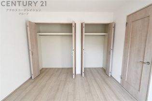 衣類やアクセサリー、小物類の収納が便利で整理整頓がしやすく、部屋の美観を保ちつつ、スペースを最大限に活用できます。衣服のしわやダメージを防ぎ、長持ちさせることができます。