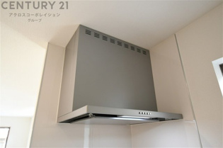 パワフルな吸引力で調理中の臭気等をしっかり処理してくれ、室内を快適に保ってくれます。