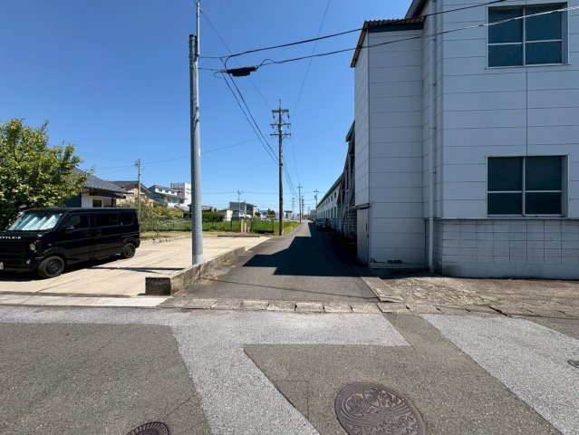 【商談中】中古戸建　安八郡神戸町神戸　昭和47年築の前面道路含む現地写真