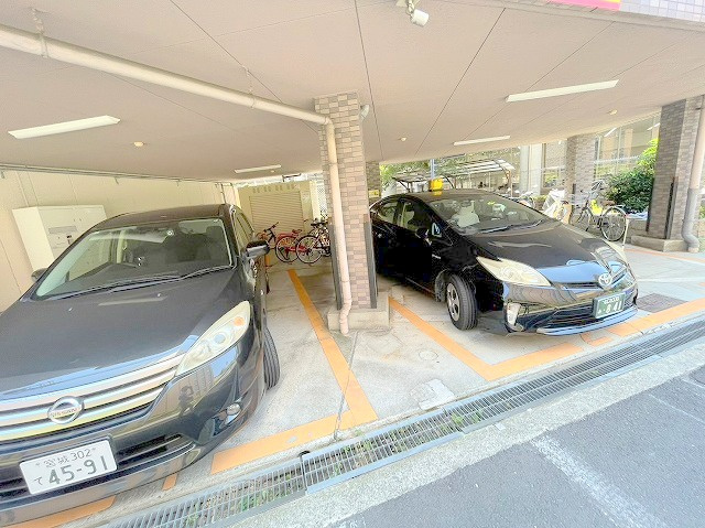 エミネンスヨシムラの駐車場