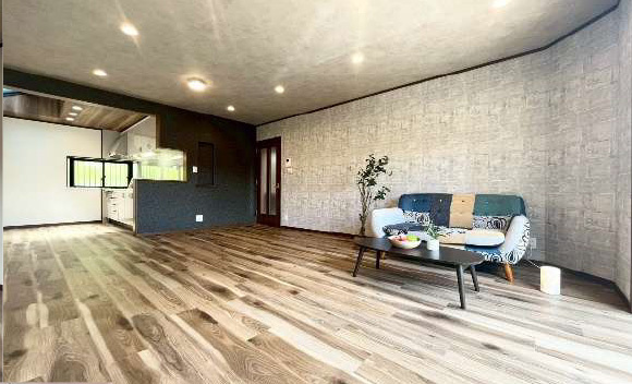 高槻市真上町５丁目戸建の居間・リビング