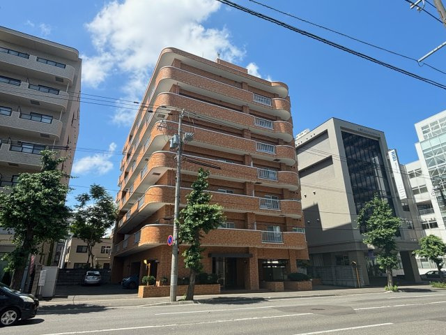 ライオンズマンション円山第3の外観|オーナーチェンジ物件！地下鉄東西線「西18丁目」駅まで徒歩6分♪