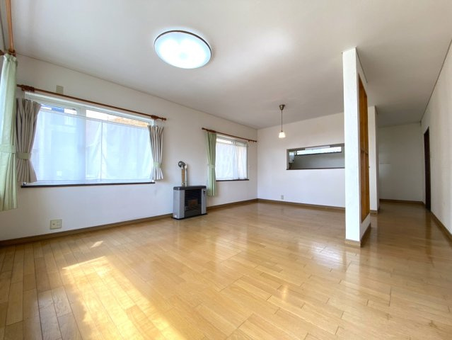 当別町六軒町の居間・リビング|南向きで陽当たり良好なリビング◎