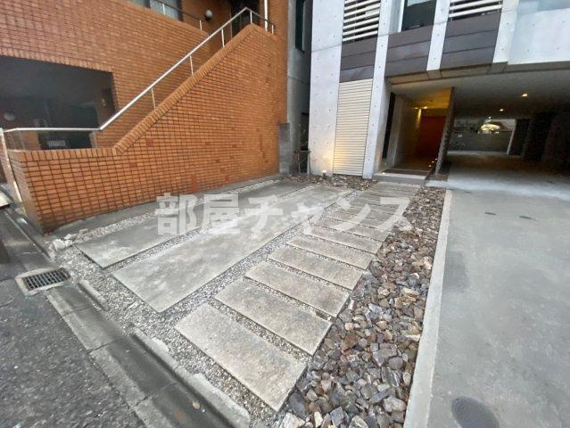 大須APARTMENTの駐車場