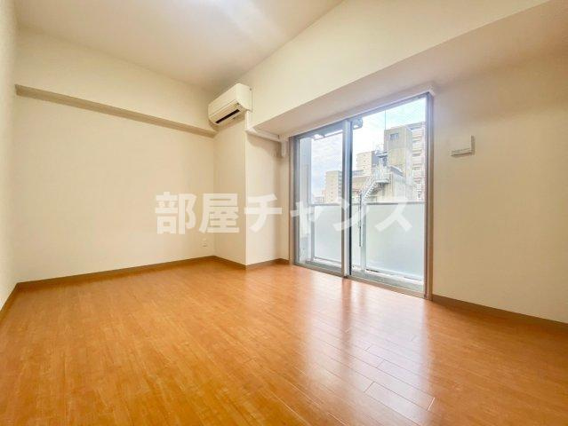 大須APARTMENTの居間・リビング