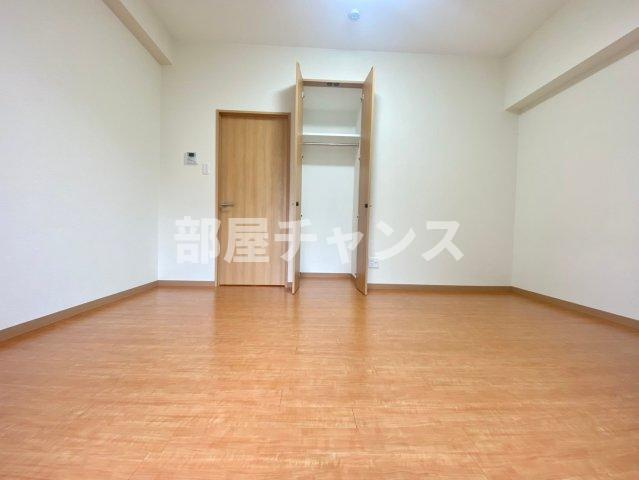 大須APARTMENTの寝室