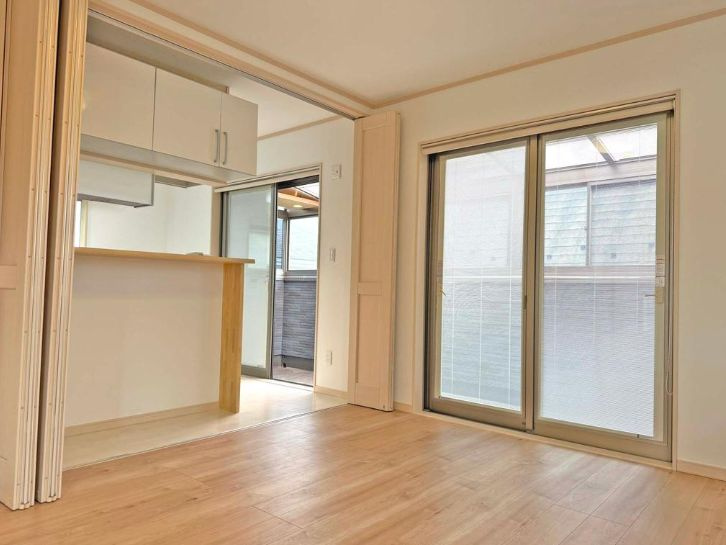 秦野市三屋　中古戸建の居間・リビング|こちらの居間で趣味の時間をお楽しみください