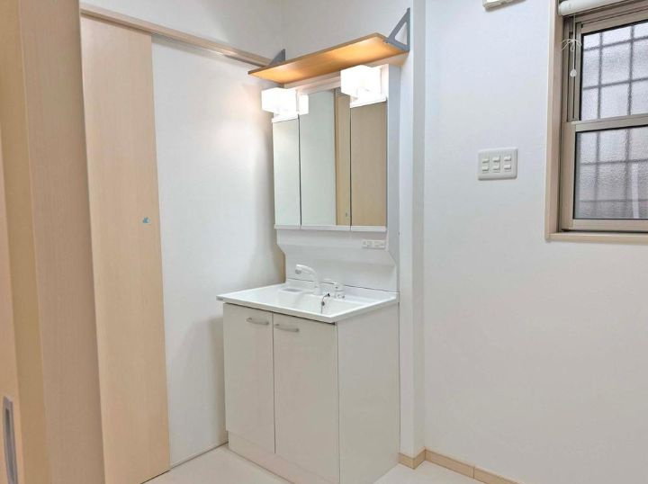 秦野市三屋　中古戸建の独立洗面台|朝の身支度には欠かせない独立洗面化粧台