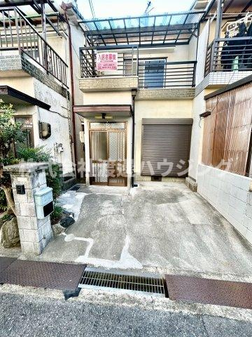 高柳7丁目テラスハウスの駐車場