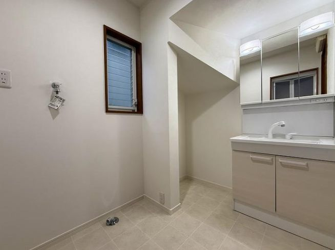 緑区下九沢　中古戸建の独立洗面台|独立洗面台あり、毎朝おしゃれに忙しい女性の方におすすめです