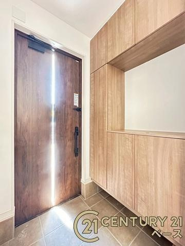 ファーストタウン鳥見町 ３号棟 ／新築一戸建の内観：施工例|■玄関には大容量シューズボックスを完備！■