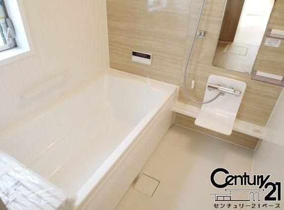 ファーストタウン鳥見町 ３号棟 ／新築一戸建の内観：施工例|■ゆったり１坪サイズ！足を伸ばしての入浴は疲れも癒してくれます！■