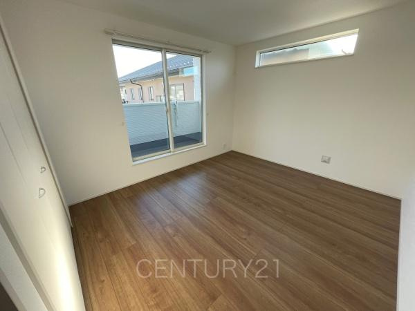 前橋市朝日町3丁目A号棟の洋室|２面採光の明るい洋室です。