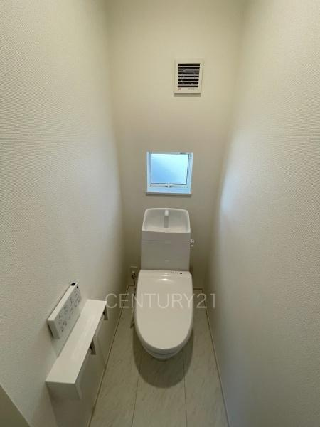 前橋市朝日町3丁目A号棟のトイレ|２階トイレです。
温水シャワー洗浄機能付きです。