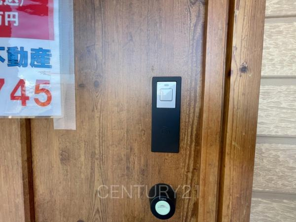 前橋市朝日町3丁目A号棟の玄関|スマートキー付き玄関ドア