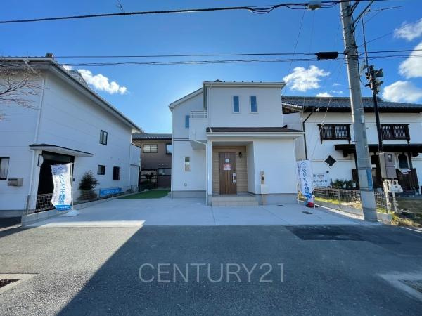 前橋市朝日町3丁目A号棟の前面道路含む現地写真|並列駐車可能な駐車場スペースです。