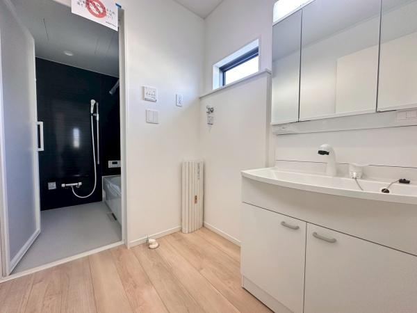 紀の川市打田第6-1号棟　新築戸建の独立洗面台