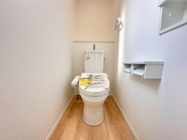 紀の川市打田第6-1号棟　新築戸建のトイレ