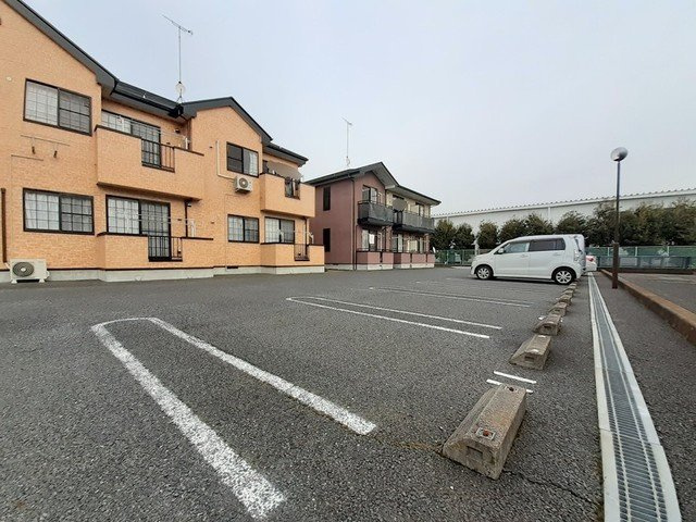 イーストニュータウンＡの駐車場