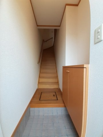 イーストニュータウンＡの玄関