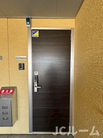 柏崎市松波３丁目のアパートの玄関