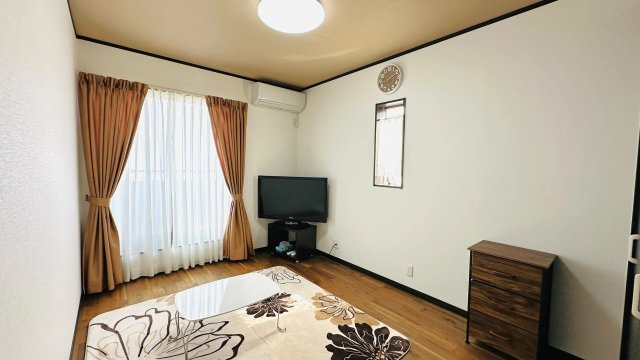 【洋室】 | 淡路市釜口　オーシャンビューのオール電化、築浅住宅