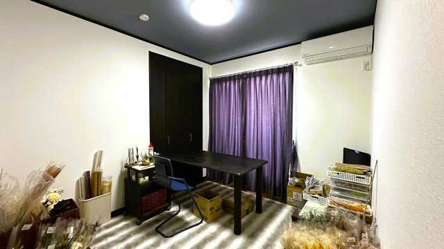 【洋室】 | 淡路市釜口　オーシャンビューのオール電化、築浅住宅