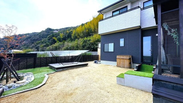 【庭】 | 淡路市釜口　オーシャンビューのオール電化、築浅住宅