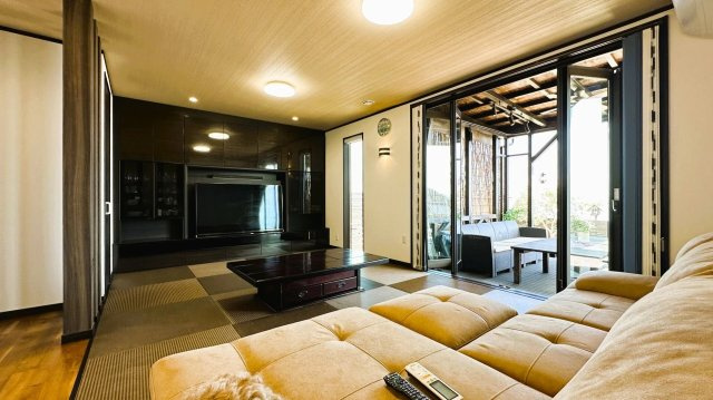 【居間・リビング】 | 淡路市釜口　オーシャンビューのオール電化、築浅住宅