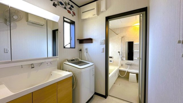 【独立洗面台】 | 淡路市釜口　オーシャンビューのオール電化、築浅住宅