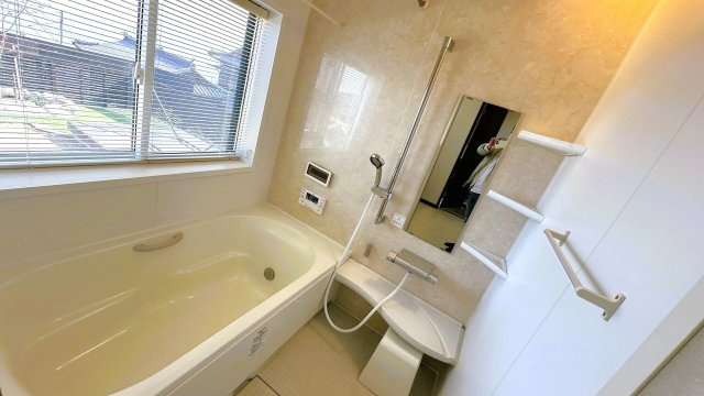 【浴室】 | 淡路市釜口　オーシャンビューのオール電化、築浅住宅